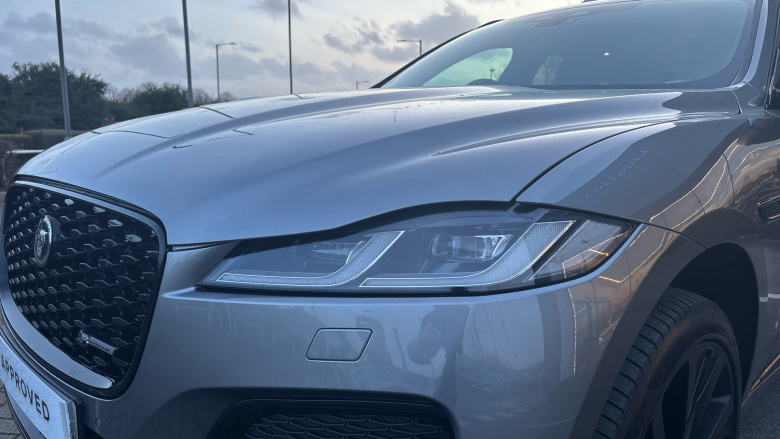 Jaguar F-Pace 2.0 D200 R-Dynamic HSE Black 5dr Auto AWD Diesel Estate